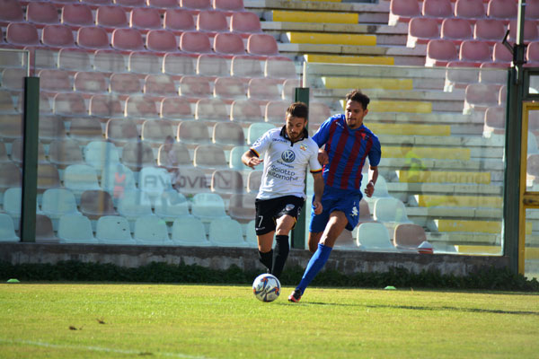 Messina sprecone ferma in casa il Troina pareggiando per 2-2