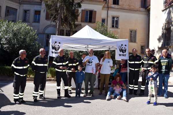 Consegnata ai Vigili del Fuoco di Caltanissetta ed Enna una targa di riconoscimento e benemerenza per l'attività di soccorso