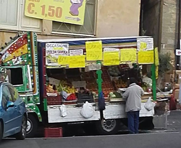 Nicosia, giro di vite per i venditori ambulanti