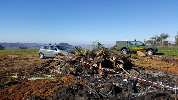 Piazza Armerina, Guardia di Finanza e Distaccamento Forestale sequestrano una discarica abusiva