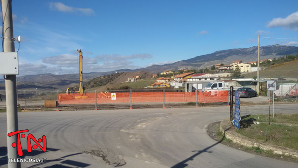 Nicosia, avviati i lavori di costruzione della rotonda in contrada Crociate