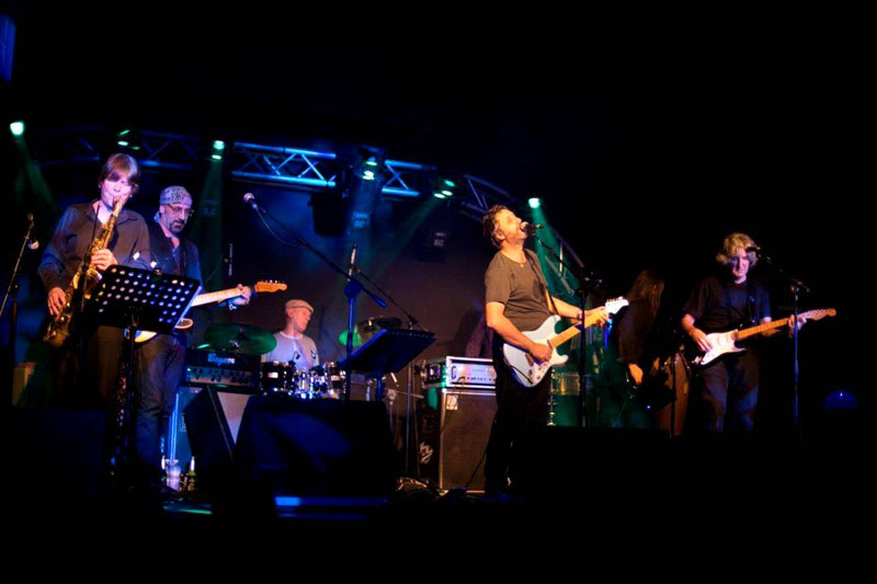 Dire Straits Legends, la storia del rock sul palco del Sicilia Outlet Village