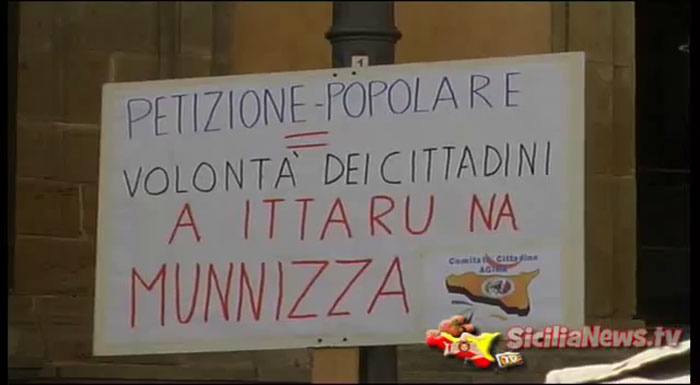 Agira si ferma due ore per una protesta popolare