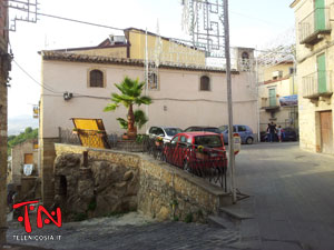 Nicosia, degustazione di carne di pecora al parcheggio San Francesco